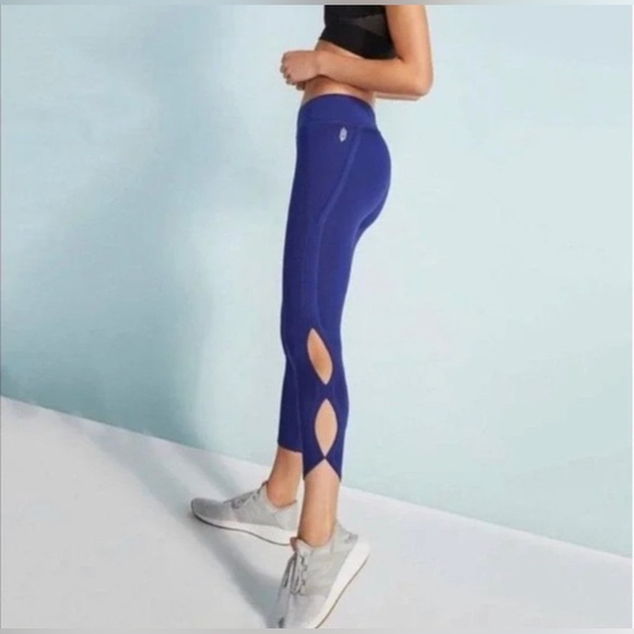 FREE PEOPLE Movement Pants Infinity High Rise 7/8 Cutout Leggings Blue - Picture 3 of 12